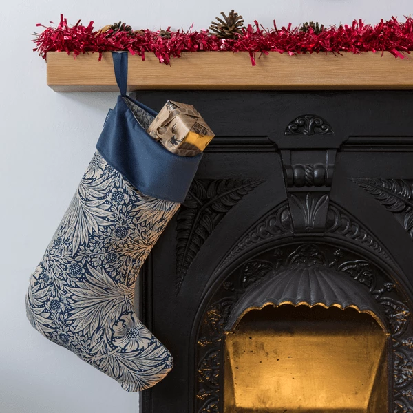 Hot Sale 🎁 New Green & Heath 🎄 Christmas Stocking In William Morris Marigold Indigo With Navy Velvet Trim ✨ 4 New Green & Heath Christmas Stocking In William Morris Marigold Indigo With Navy Velvet Trim